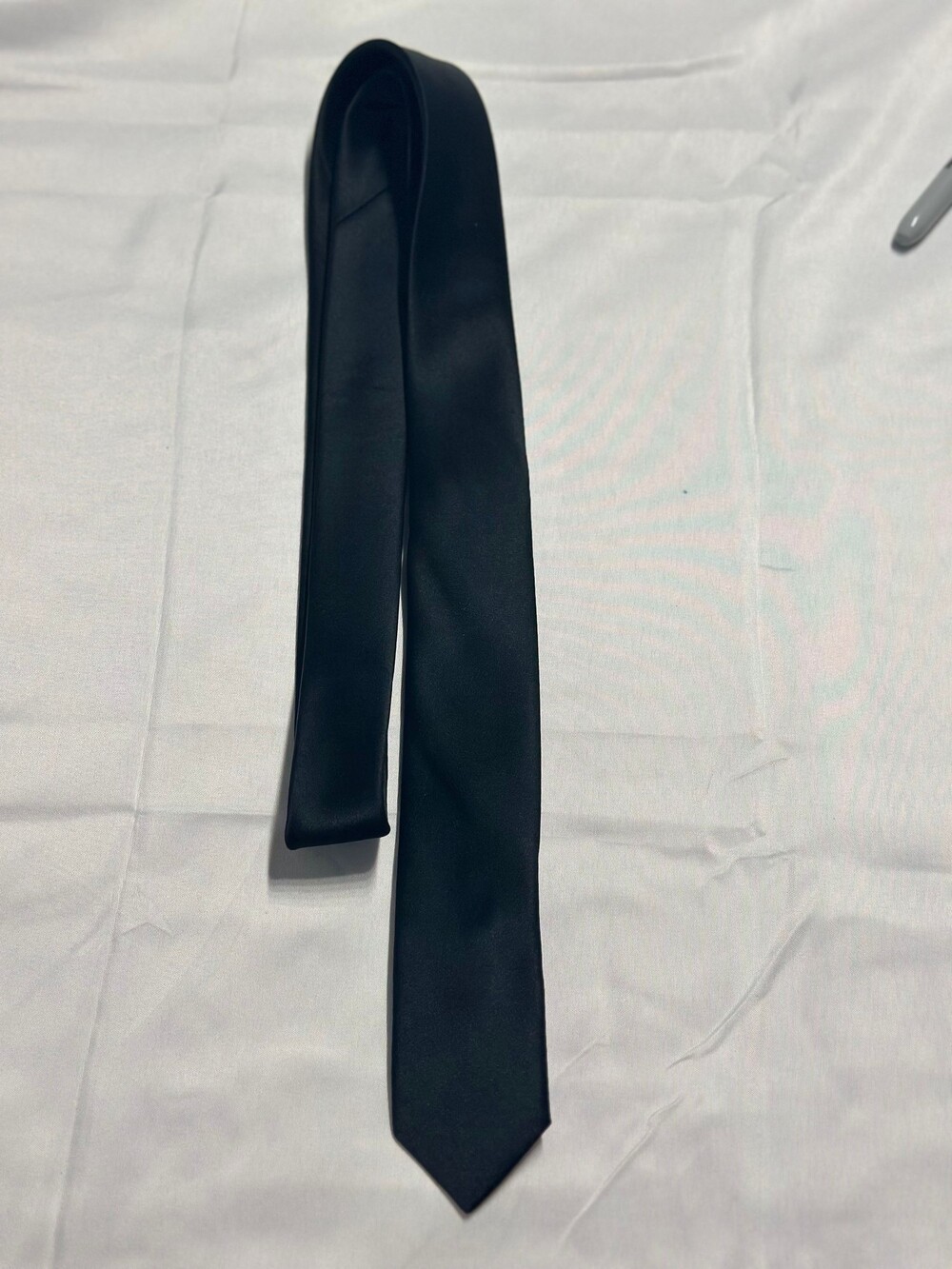 21MEN Forever 21 Men’s Black Skinny Necktie Solid Satin Formal Tie